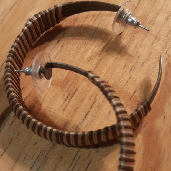 Jewlery Earrings - Picture 3 of 3